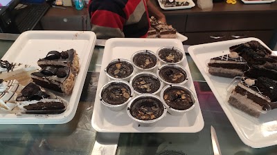 BAKECTTMV32F_Monginis_Cake_Shop_ChIJaTKrxNwr8jkRtMEB01lmcmA_2