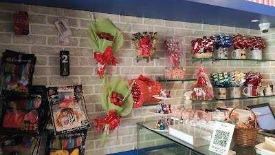 BAKECTTMV32F_Monginis_Cake_Shop_ChIJaTKrxNwr8jkRtMEB01lmcmA_4