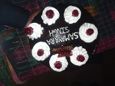 BAKEOM0O02VO_Shree_Gupta_Ji_Cake___Pizza_Store_ChIJZayUlGcX8jkRUEzM_3d3XDU_8