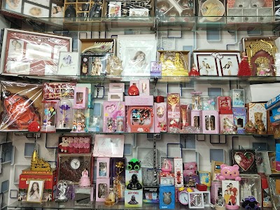 BAKEONMUPYKG_Happy_Cake_And_Gift_ChIJE8SWW0Qx8jkR1VqMmBQb_Ng_3