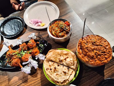 BAKEUH1P4PCM_The_Halt_Restaurant_by_Kshirsagar_ChIJM927Wqcb8jkRw-wv38ss9_w_4