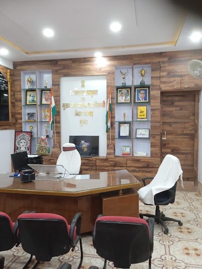 CARPCG8064U4_Munger_Carpenter_ChIJobQbQm7v8TkRXsYN6nyw7Y8_8