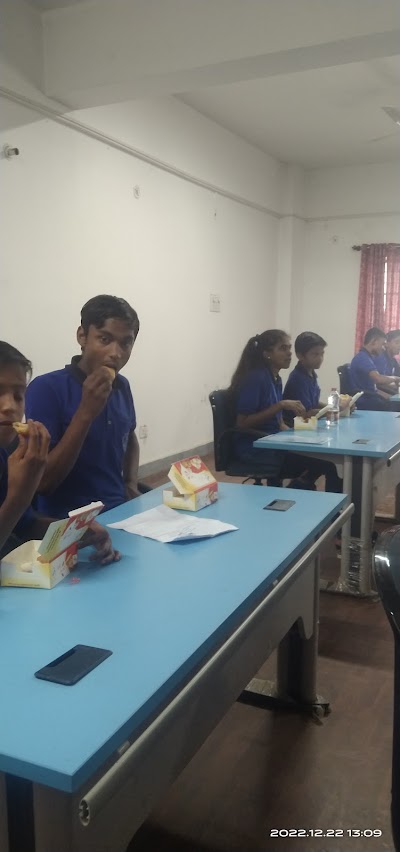 COLL2YW6M4JE_Polytechnic_College_ChIJXd414_8r8jkRNfVtE90ZGuU_1