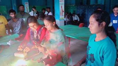 COLLKGSARQDU_Trimurti_iti_ChIJOewjT5uL8TkRgGc0lxlDrJo_2