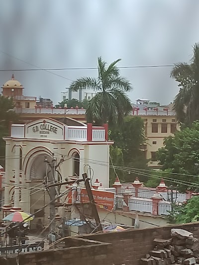 COLLOWRYAGZ5_gd_college_ChIJVVVVFVoF8jkRg18GzAq5ops_7