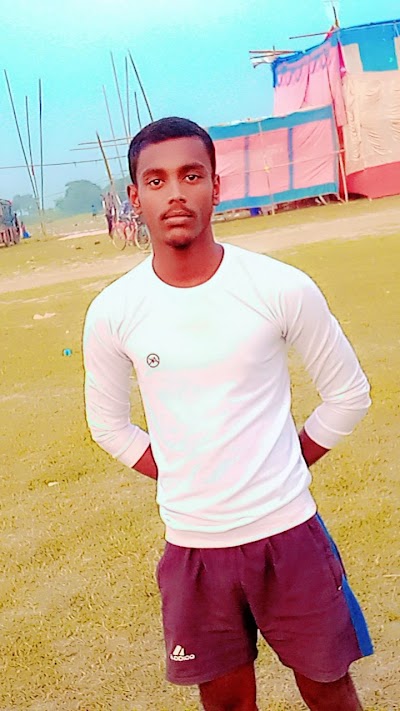 COLLZBNTL7OG_P.B_High_School_ChIJ11bDJisj8jkRLC96fdBEedY_9