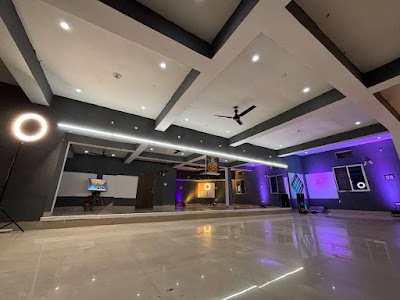 DANCE8S08DYK_BR08_Dance_Studio_ChIJe-oZZgDv8TkRgSs8Xixp1io_2