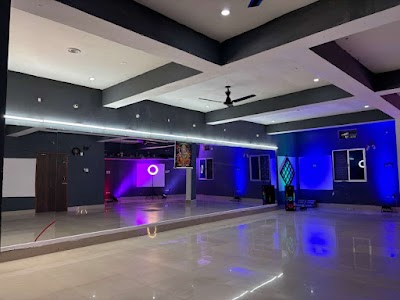 DANCE8S08DYK_BR08_Dance_Studio_ChIJe-oZZgDv8TkRgSs8Xixp1io_4