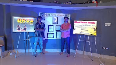 DANCE8S08DYK_BR08_Dance_Studio_ChIJe-oZZgDv8TkRgSs8Xixp1io_9