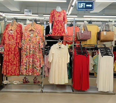 GYMF2BA84K7E_V-Mart_-_Begusarai_ChIJ5UJG7Sob8jkRVyKN7iWhwmc_6