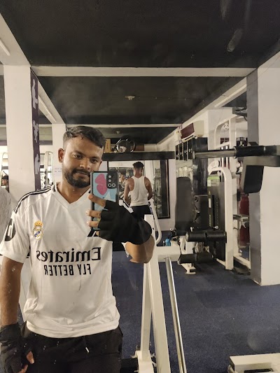 GYMIA8SZEU0W_Lucky_fitness_gym_ChIJw74NGgAj8jkRHQmYBHDUbeg_4