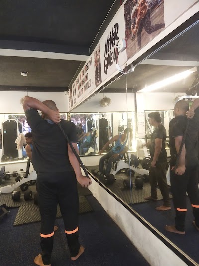 GYMIA8SZEU0W_Lucky_fitness_gym_ChIJw74NGgAj8jkRHQmYBHDUbeg_5