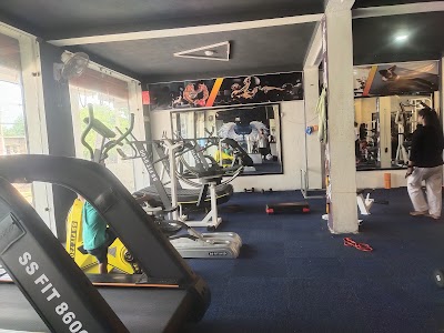 GYMIA8SZEU0W_Lucky_fitness_gym_ChIJw74NGgAj8jkRHQmYBHDUbeg_9