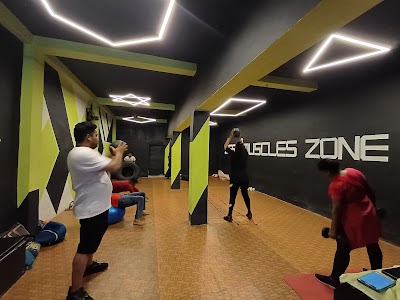 GYMU208IDPQ9_Zero_Degree_Muscles_Zone_ChIJ3z8eDNIa8jkR0_QikE8F_qU_9