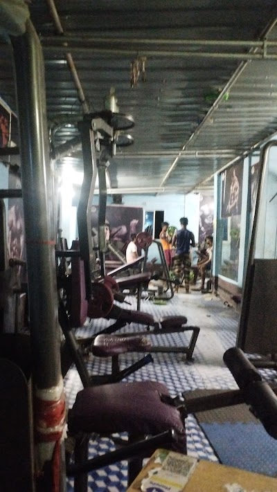 GYMYWHUQPHY5_LIONS_DEN_FITNESS_ChIJBaCLeCgr8jkRo0mLMDjF7Zw_4