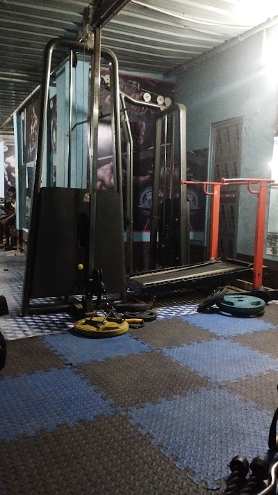 GYMYWHUQPHY5_LIONS_DEN_FITNESS_ChIJBaCLeCgr8jkRo0mLMDjF7Zw_6