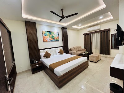 LAUNUWXBZAT9_The_Kaushalya_Regency_Banquet___Hotel_ChIJNxGwqzUj8jkRGGcI4-0cI_0_2