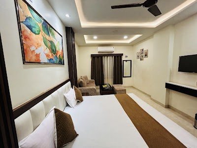 LAUNUWXBZAT9_The_Kaushalya_Regency_Banquet___Hotel_ChIJNxGwqzUj8jkRGGcI4-0cI_0_4