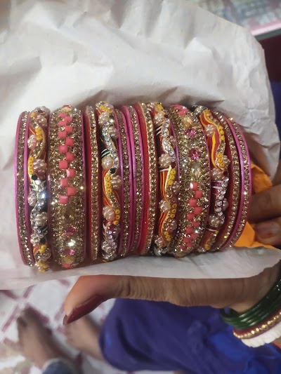 MANFF1709CES_Ladies_Choice_ChIJcZDqskIX8jkRvCGHd7kSBd0_3