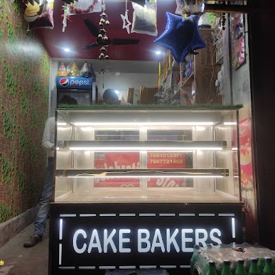 MANFNW6W5MLS_The_Celebration_Store_Live_Cake_Shop_ChIJRZqsPYAX8jkR2gAMKngDWHw_1