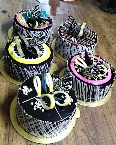 MANFNW6W5MLS_The_Celebration_Store_Live_Cake_Shop_ChIJRZqsPYAX8jkR2gAMKngDWHw_10