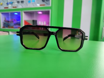 OPT1KP34YDMK_Famous_Optical_ChIJoRb1P7kb8jkR6CQeHXYbzR8_9