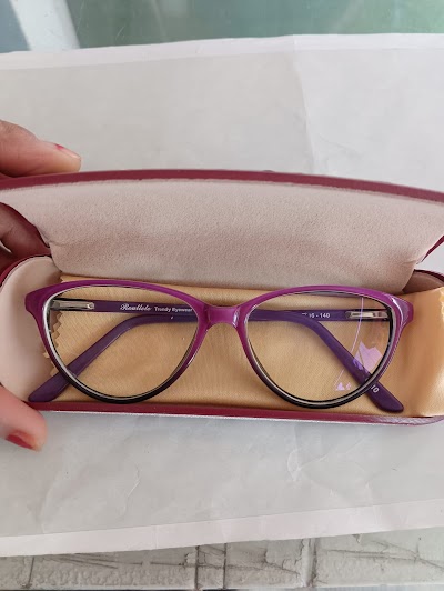 OPTXHDQ7M18Z_Zoom_Eye_Care___Optical_ChIJhSDnx7gr8jkRyRRQ40ZSV2Q_5