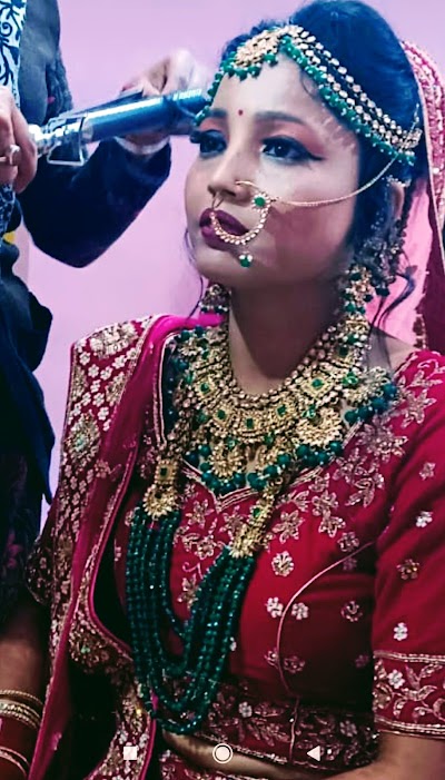 PARL1BS4IVMM_Paridhi_Glamour_ChIJVQ_BYvkr8jkRGz7hcODExVI_5