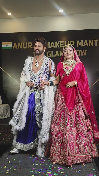 PARL9ZOE1U4A_Mini_makeup_artist_ChIJvTAZUgBB8jkRYraHfAIYfns_5