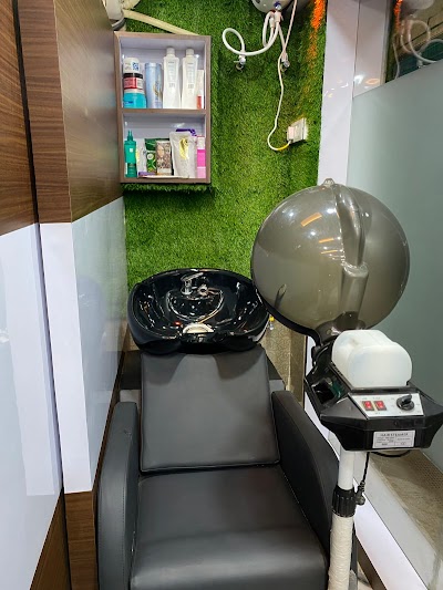 PARLBLKCQJ5W_Zoom_salon_ChIJvdejB9Ur8jkRAZxGxgR37pc_3