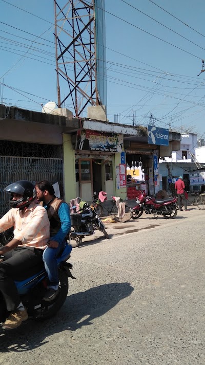 PARLG1OXG4WM_Star_Mens_Parlour_ChIJv_RDnigb8jkRzM_rvxWzi7w_2