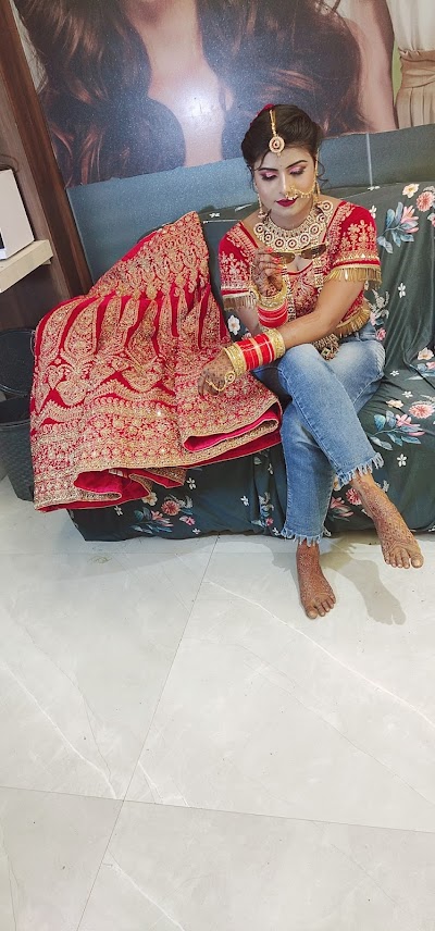 PARLIX5B3KVR_The_Loreal_ChIJn9KsI8Zt8jkRSvJ5Fgq2ne0_2