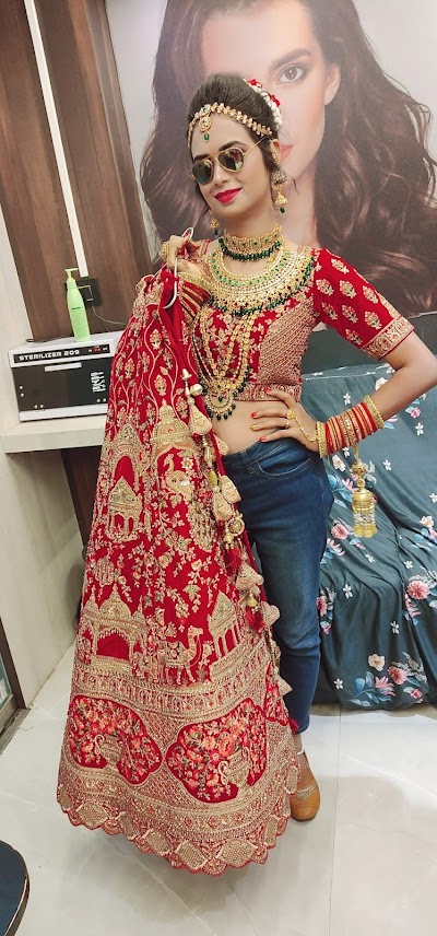 PARLIX5B3KVR_The_Loreal_ChIJn9KsI8Zt8jkRSvJ5Fgq2ne0_9