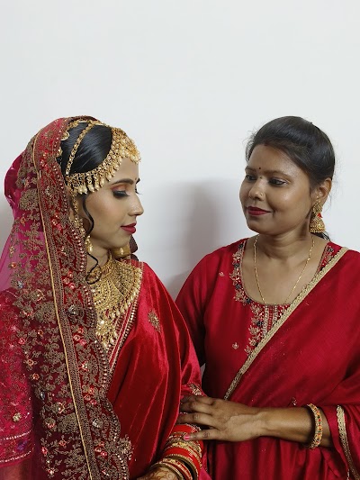 PARLJ0IZHHRF_Shine_ChIJNfFEFNMj8jkRbUBZNugX_lo_2