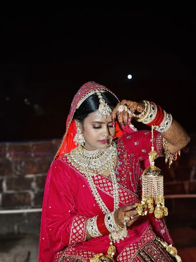 PARLJ0IZHHRF_Shine_ChIJNfFEFNMj8jkRbUBZNugX_lo_7