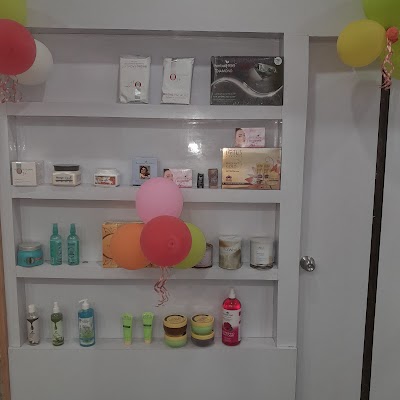 PARLJUGT39ZG_A2Z_UNISEX_SALON_ChIJG1VhyA0r8jkR8gP-5oYaCnk_5