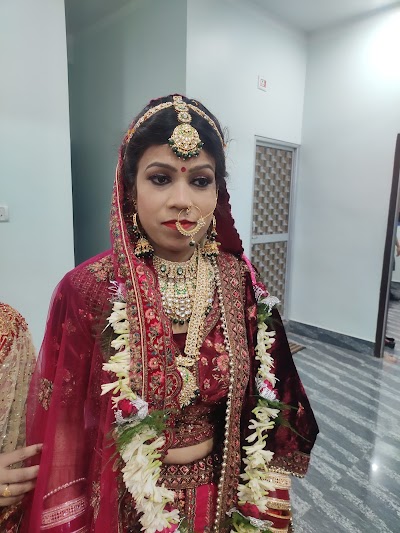 PARLUSOJ0LHA_Krystal_Beauty_Parlour_ChIJr2onMQEj8jkRNGF3OWWs-sc_2