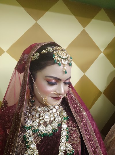 PARLUSOJ0LHA_Krystal_Beauty_Parlour_ChIJr2onMQEj8jkRNGF3OWWs-sc_3