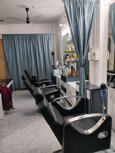 PARLVZXUVSD3_Vatika_Beauty_Parlour_ChIJXXx2Uu8P8jkRZYGW8vlo93k_8