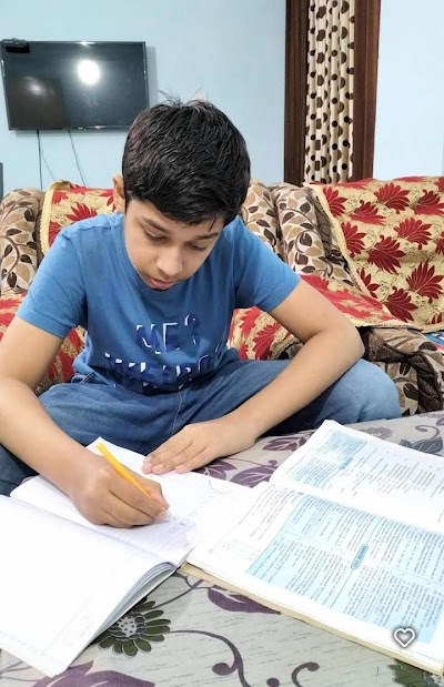 PHARMROMR4IW_Creative_Home_Tuition_ChIJhbrsTcUb8jkRaTQeoreIQkk_2