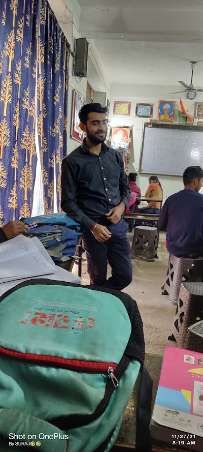 PHARW214U2AT_Creative_50_Physics_Classes_ChIJPfysmlcb8jkR-YtAlYgrU1Y_3