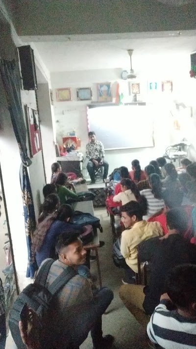 PHARW214U2AT_Creative_50_Physics_Classes_ChIJPfysmlcb8jkR-YtAlYgrU1Y_4