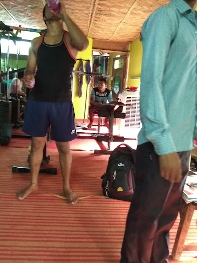 PHYSNAZ7BRWX_ADVANCE_PHYSIOTHERAPY_AND_GYM_ChIJ85oSby8b8jkREv_iMyLPWuk_7