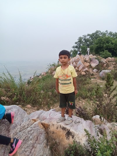 POST7JD4ELF5_Hussainabad_Post_Office_ChIJs9zbfqJG8jkRBzUFmffac8E_1