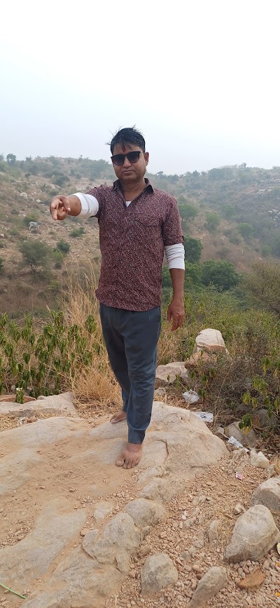 POSTKWMGS9EP_Pachna_Post_Office_ChIJi4JZNb9A8jkR1zwDPYI0CN8_1