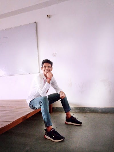 SCHOSPLPAULE_Deepak_Gupta_palace_ChIJRzRTjOsj8jkRzWeEJYDIOAo_1