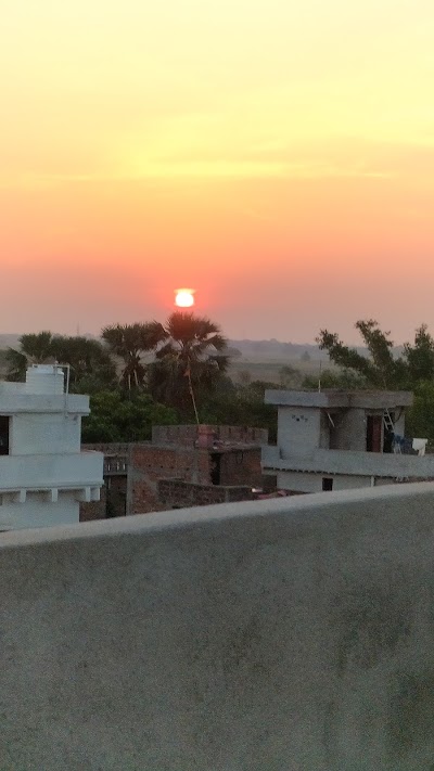 SCHOVIT8DAX9_Girdharpur_Middle_School_ChIJswIuGfEV8jkRB92YwKH5i9M_7