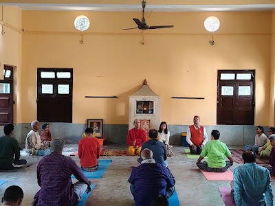 YOGAPYJ03O8G_Yoga_Sansthan_ChIJU40TdyUb8jkRjYx6kuc2hCQ_2